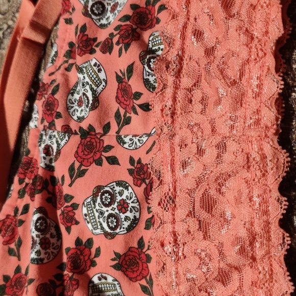 🟣Torrid Curve Bralette Plus Size 3 - Lightly Lined Cotton Lace Hem Ditsy Skull - Picture 11 of 13